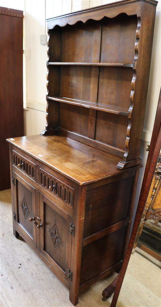 Small oak dresser